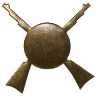 Odznak pěchoty, mosazný, originál army označení na klopě vojáka ČSLA